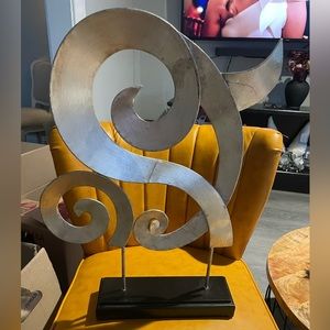 Sculpture decoration it’s beautiful and brand new!